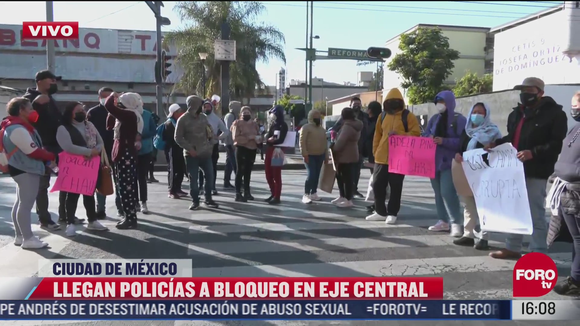 maestros originarios de michoacan mantienen bloqueo en eje central