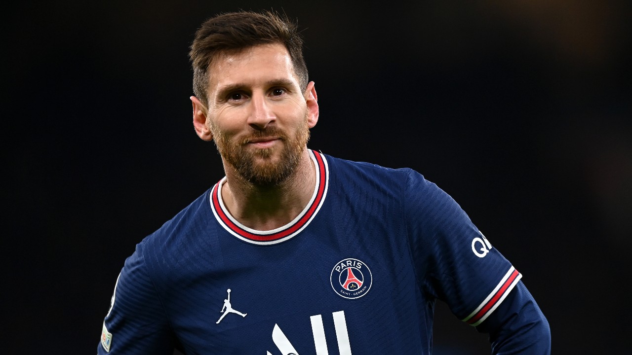 Messi se recupera de covid; no jugará este domingo ante el Lyon