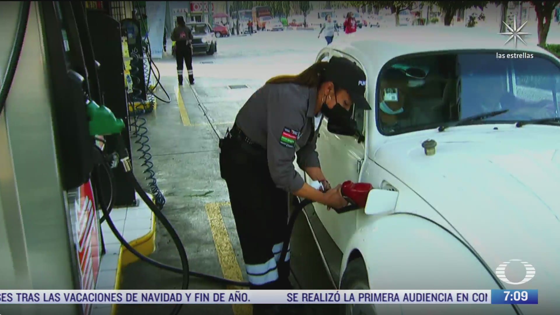 mexico inicia el 2022 con gasolinazo automovilistas se quejan despachadores lo niegan