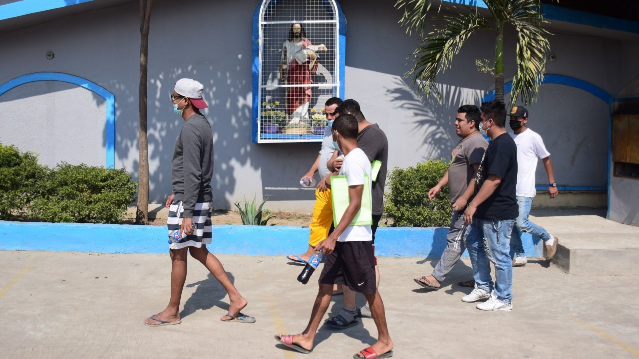 Rescatan a 84 migrantes que viajaban en unidades del transporte público en Tapachula, Chiapas