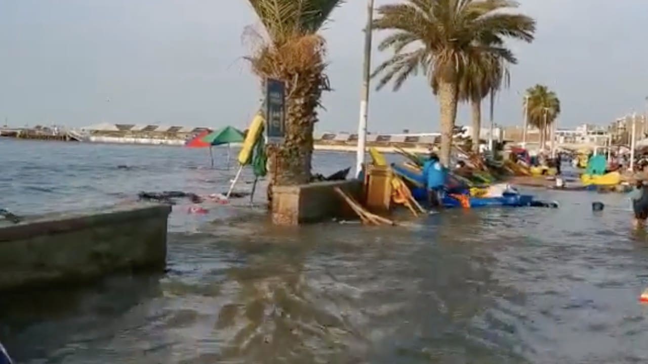 Mueren dos mujeres en playa de Perú tras efectos del tsunami en Tonga