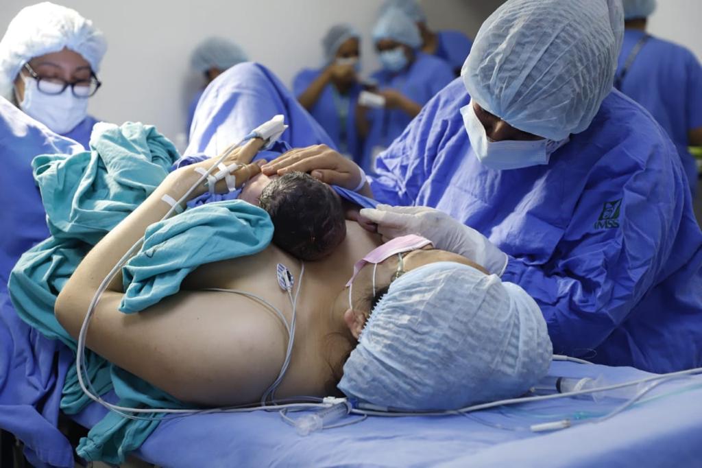 Nace Zabdiel, primer bebé del 2022 en Hospital del IMSS en CDMX