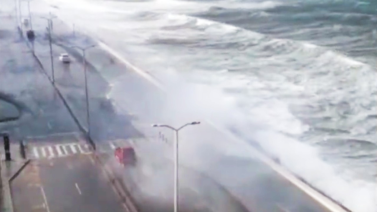 ‘Norte’ en Veracruz deja severas afectaciones y provoca oleaje elevado
