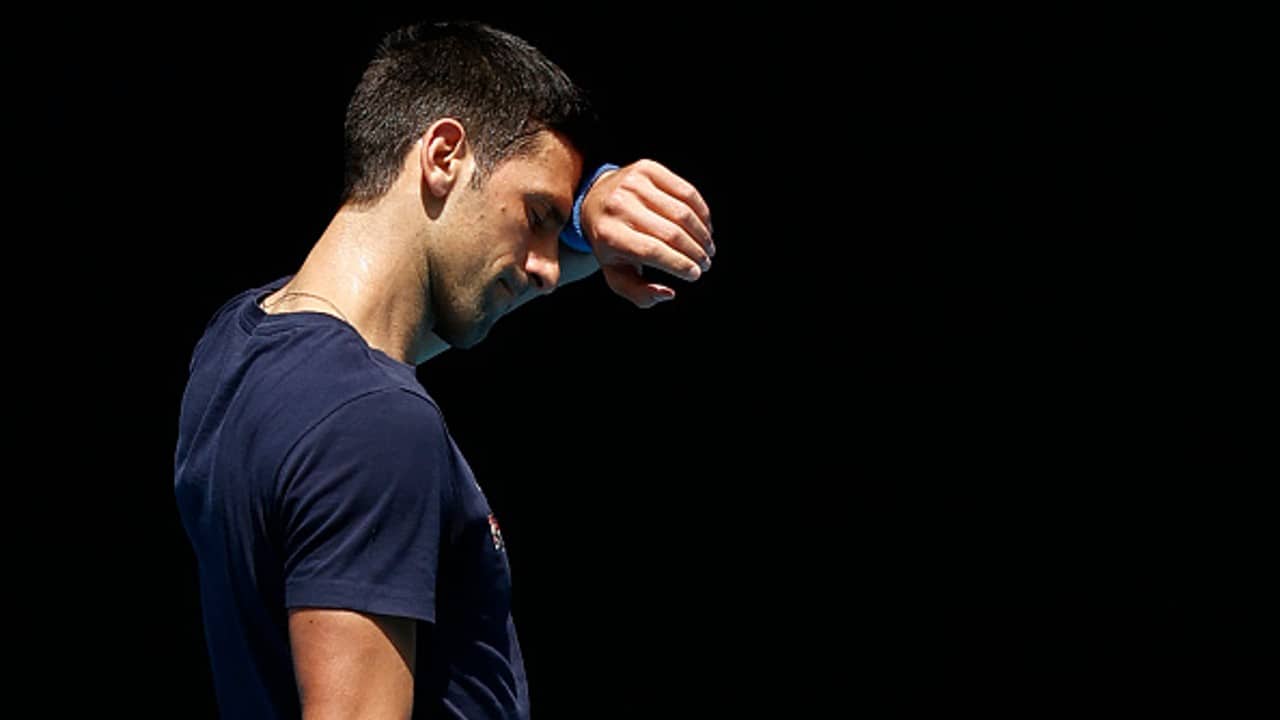 Novak Djokovic admite 'errores' después de dar positivo a covid-19.