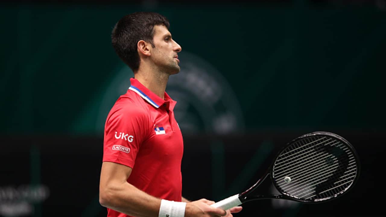 Novak Djokovic está a la espera de ser deportado de Australia por no estar vacunado contra covid.