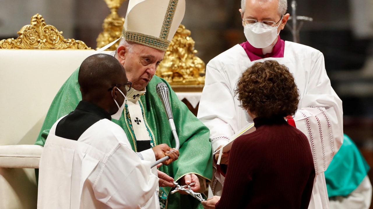 El papa Francisco otorga por primera vez a mujeres ministerio de lector y catequista