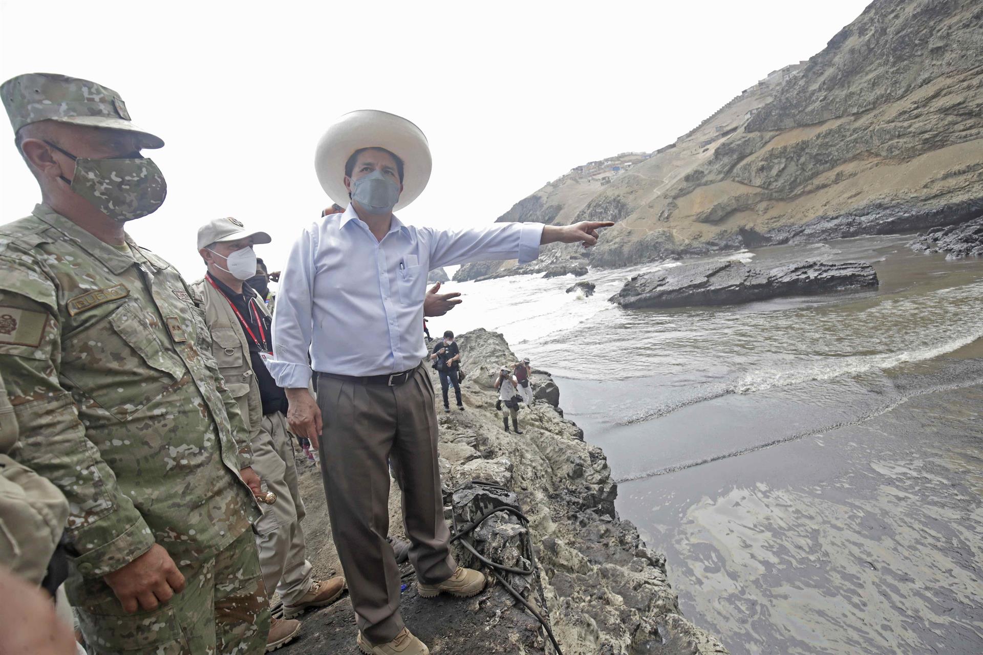 Suman 2.9 kilómetros cuadrados el área afectada por derrame de crudo en Perú (EFE)