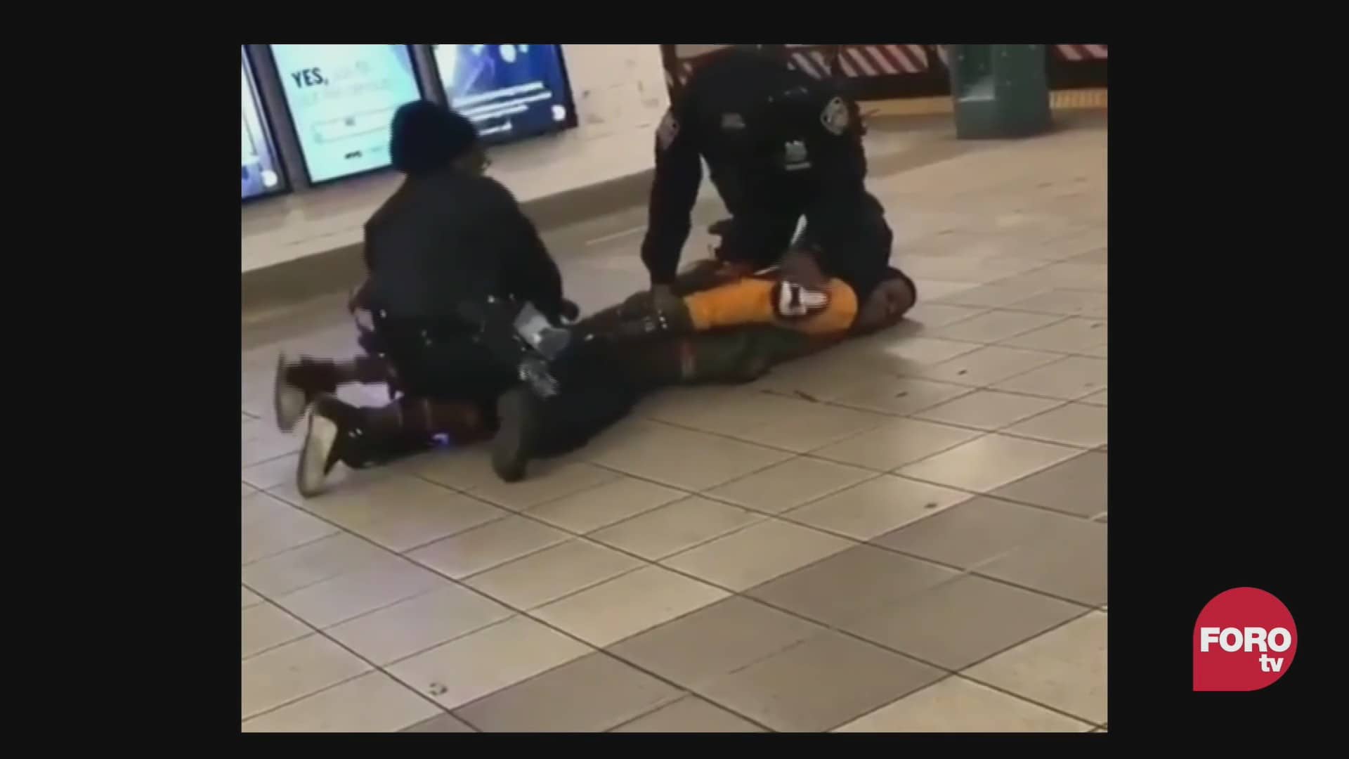 policias fallan al someter a un hombre en el metro de nueva york