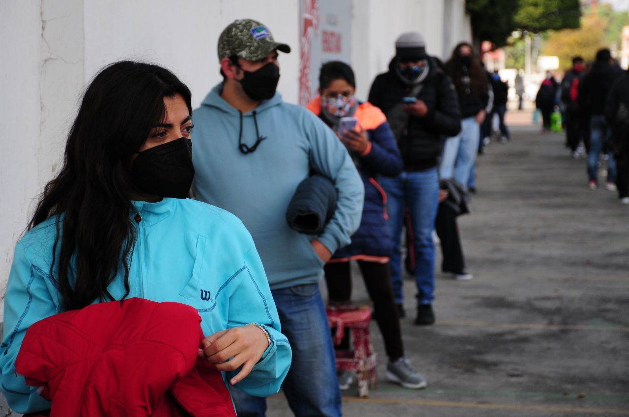 Familias mexicanas regresan al confinamiento por covid
