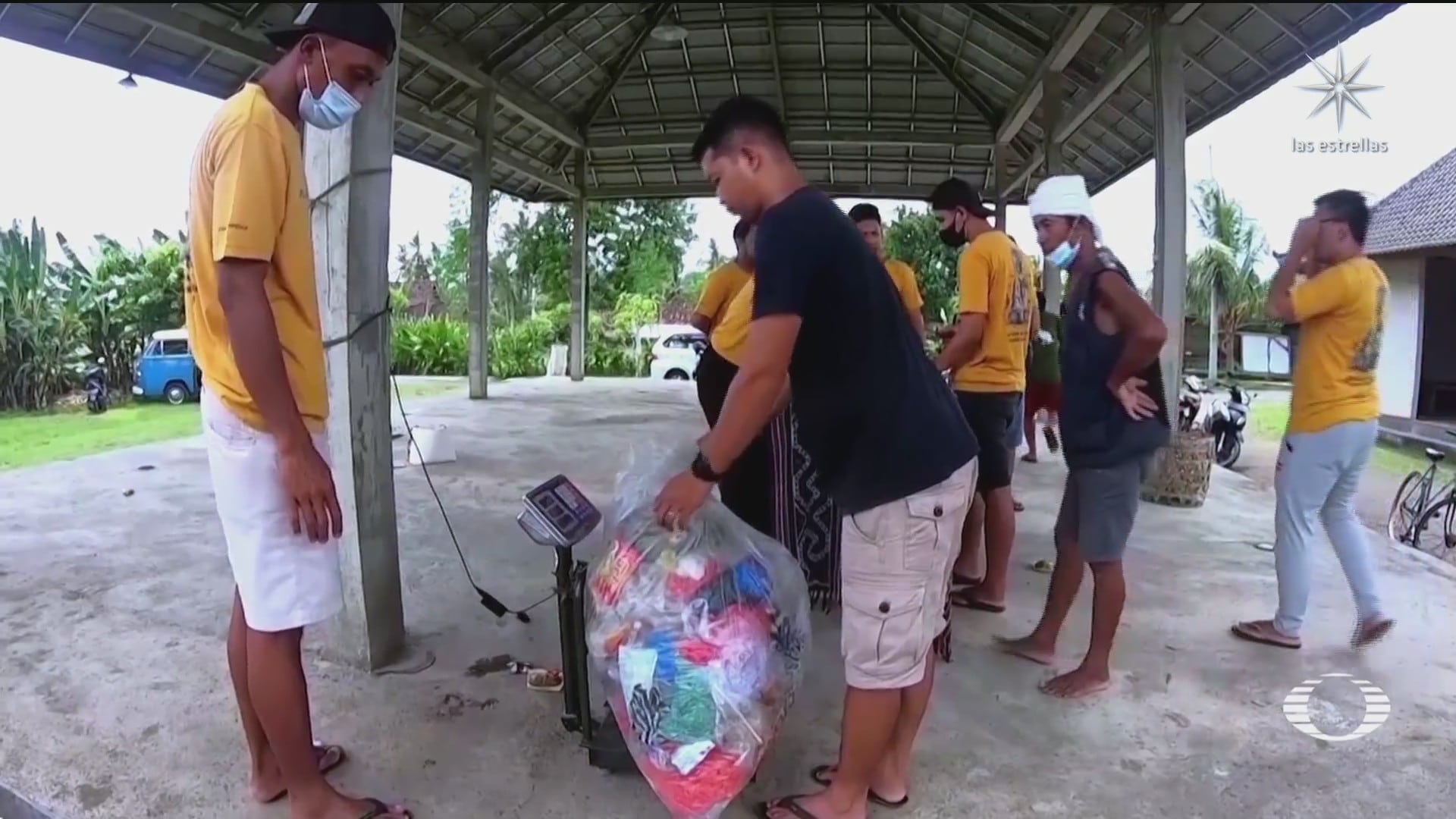 pueblo libre de plasticos en indonesia