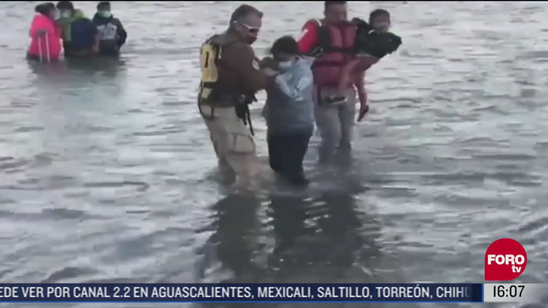 rescatan a dos mujeres y cuatro menores de edad en el rio bravo