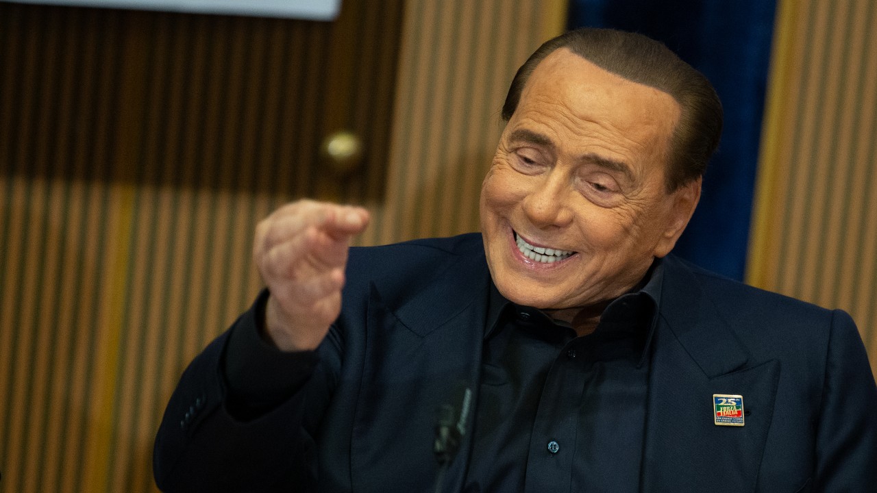 Berlusconi, ex primer ministro italiano, hospitalizado en Milán desde el jueves; dice fuente