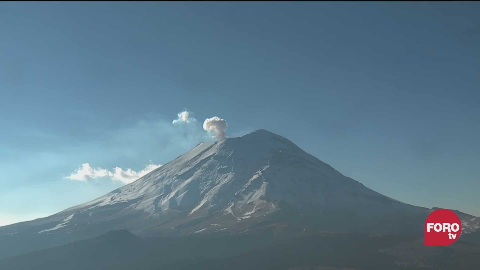 Volcán Popocatépetl luce cubierto de nieve