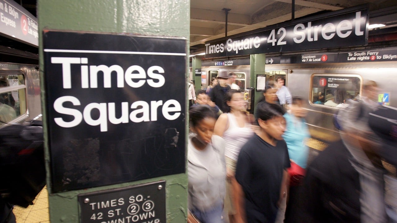 Muere mujer tras ser empujada en el metro de Nueva York