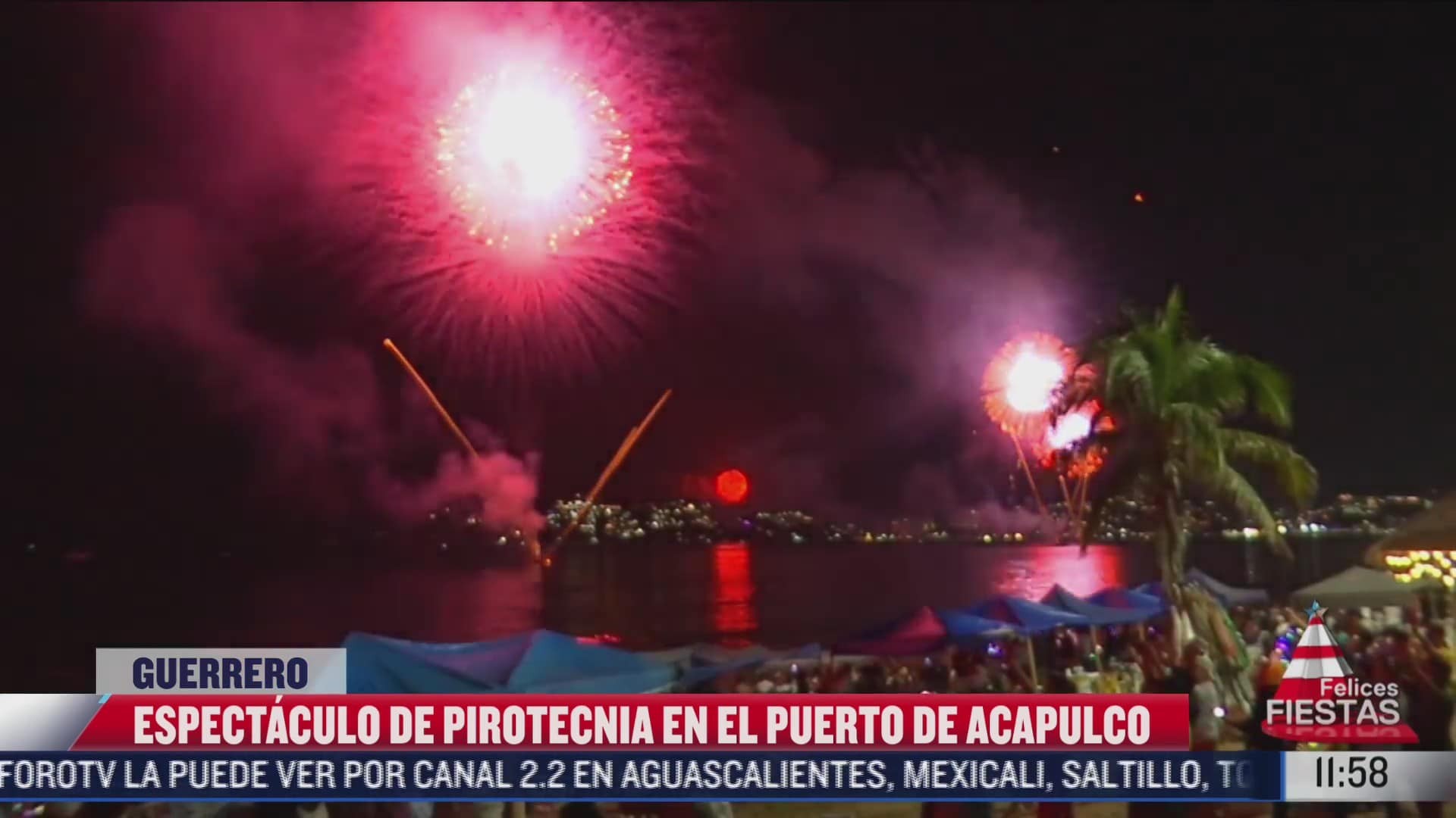 turistas disfrutaron del espectaculo de pirotecnia en acapulco para recibir el