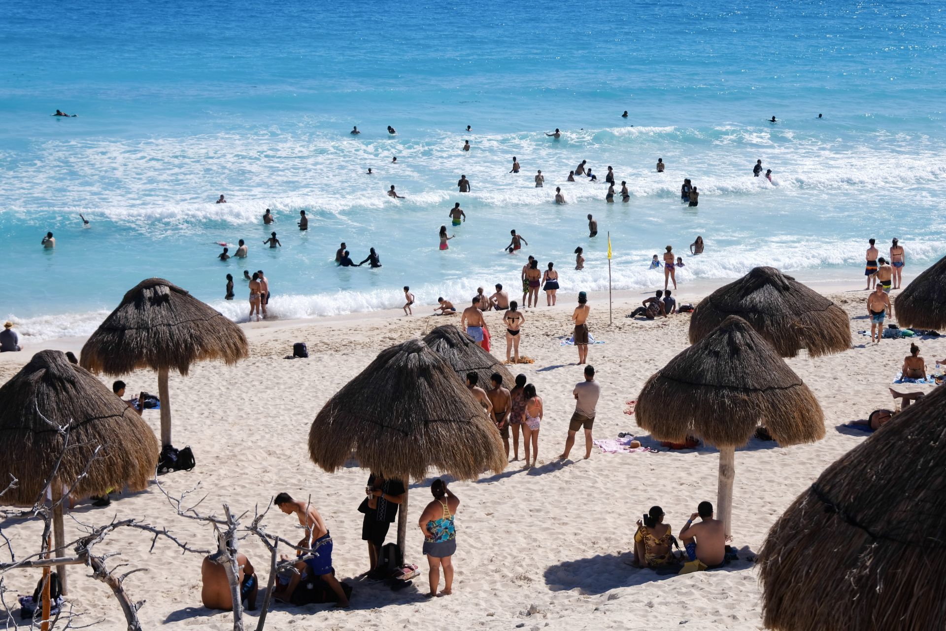 Aseguran a seis migrantes cubanos que llegaron a Cancún
