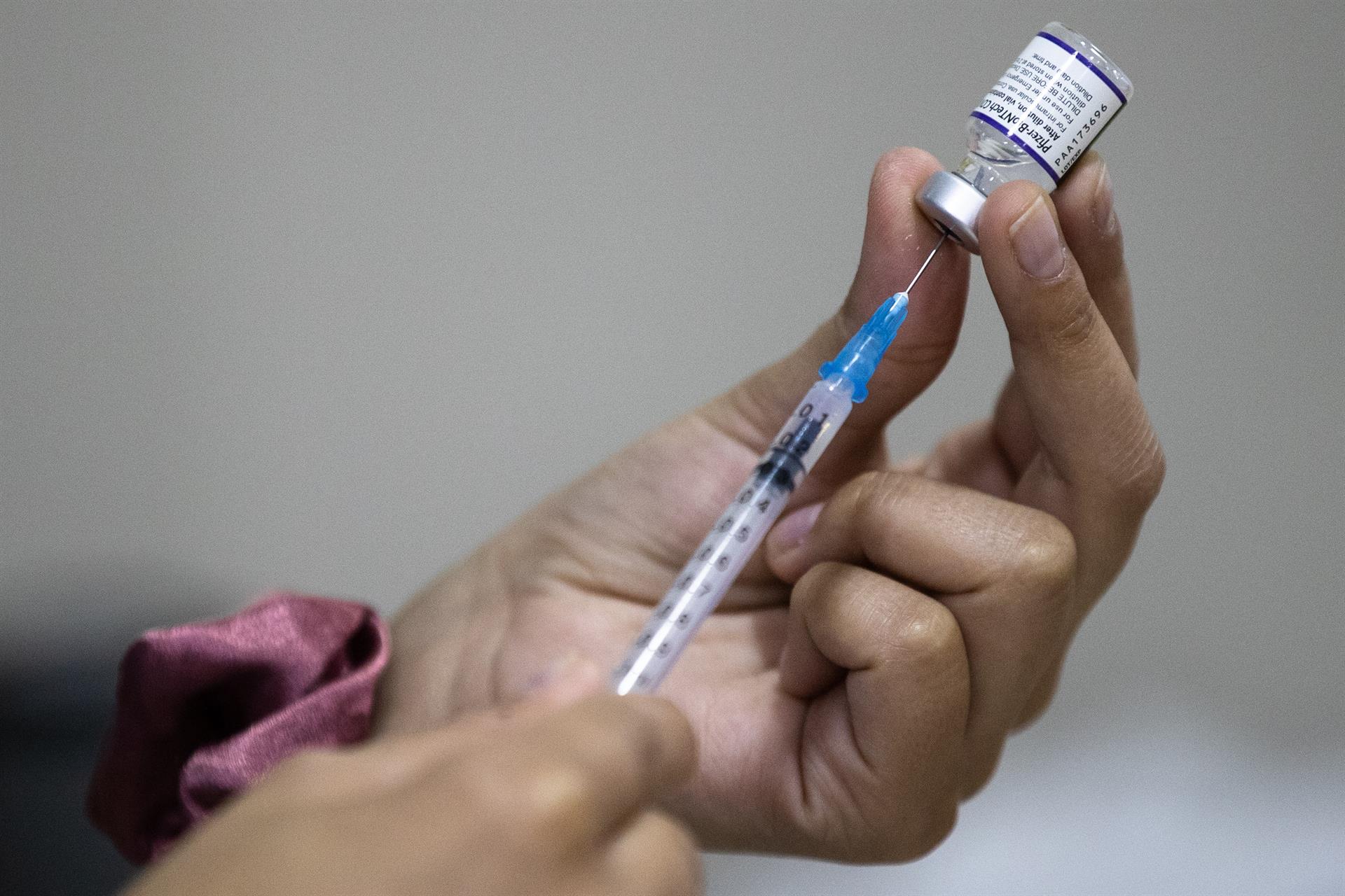 Pfizer tendrá lista nueva vacuna contra ómicron en marzo de 2022