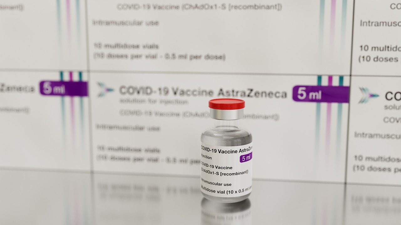 Vacuna de AstraZeneca podría dar inmunidad de por vida, dice experto