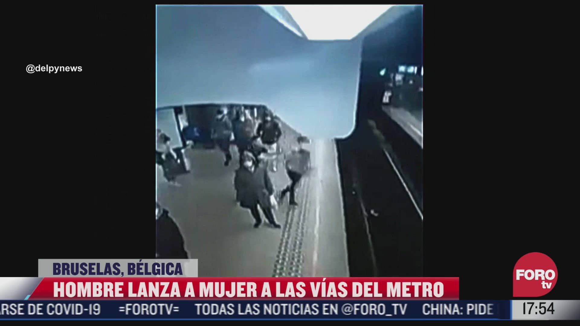 video captan el momento en que mujer es empujada a las vias del metro en belgica