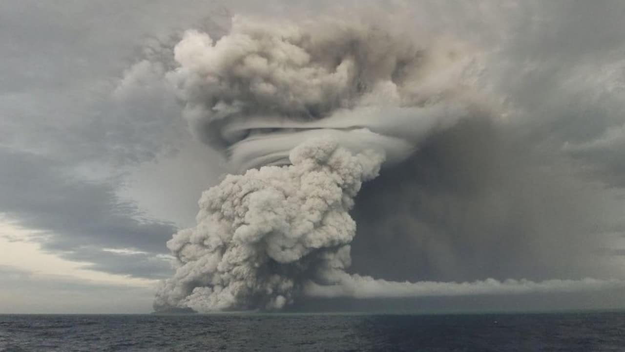 Video: Así fue la erupción del volcán submarino en Tonga que provocó un tsunami