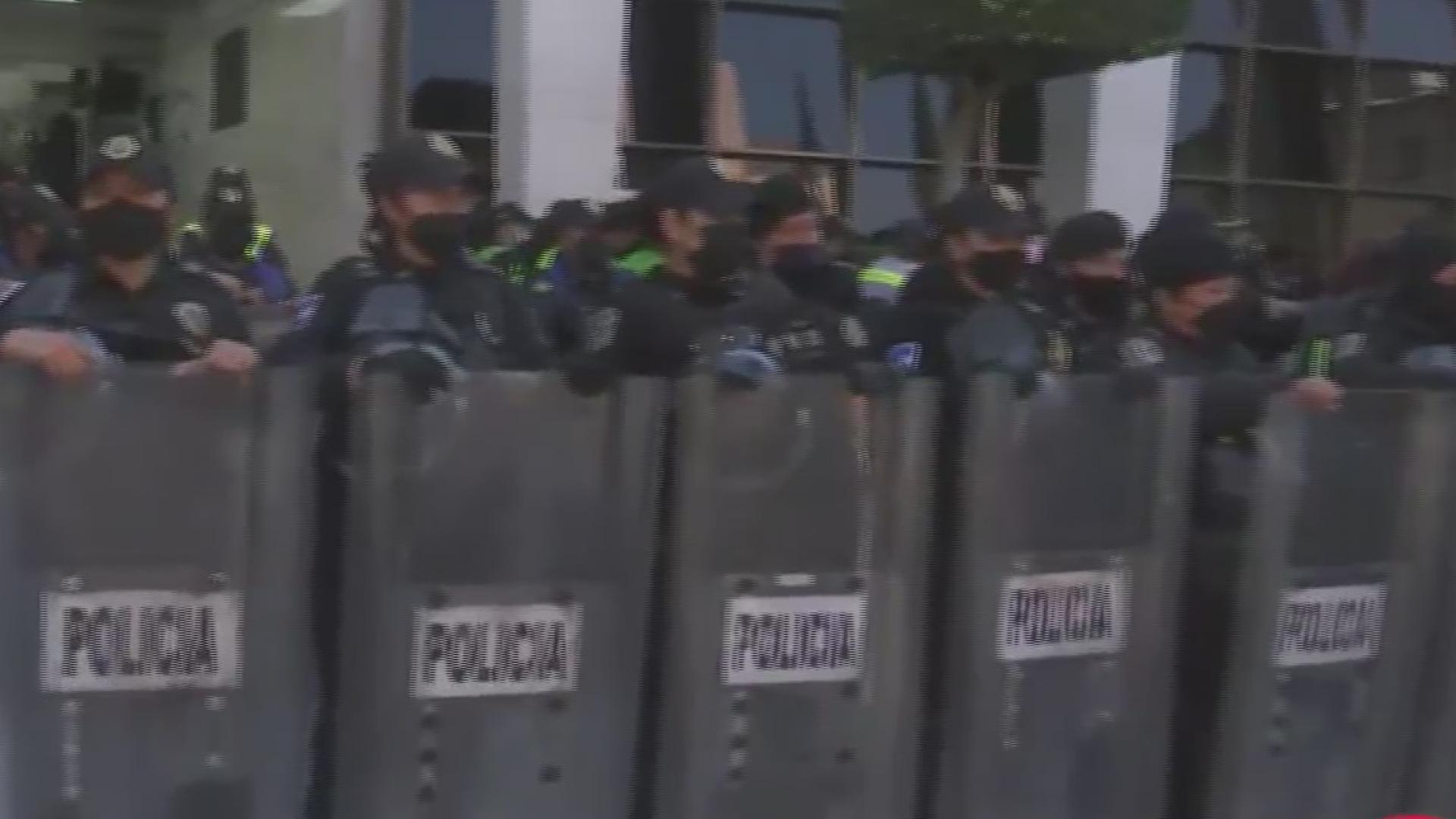 abogados protestan afuera del consejo de la judicatura en la ciudad de mexico