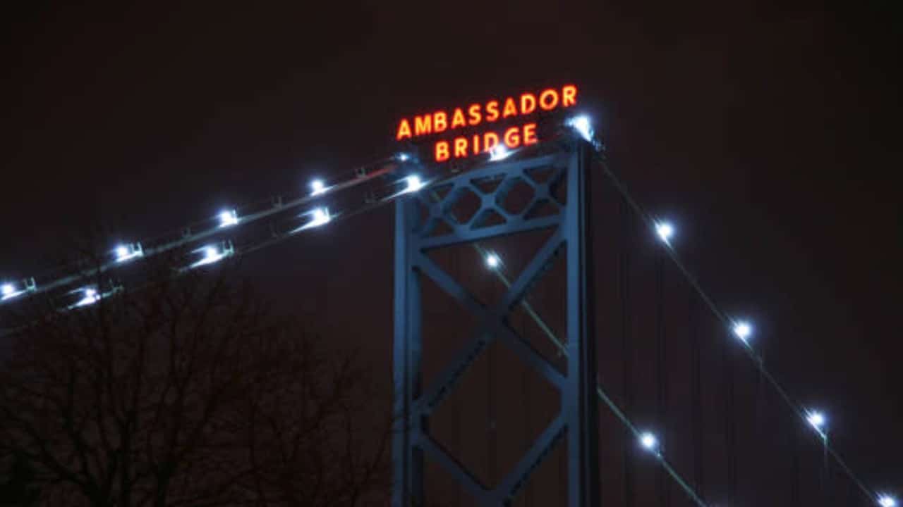 Reabierto al tráfico el puente Ambassador, fronterizo entre Canadá y EEUU, tras bloqueos de manifestantes antivacunas