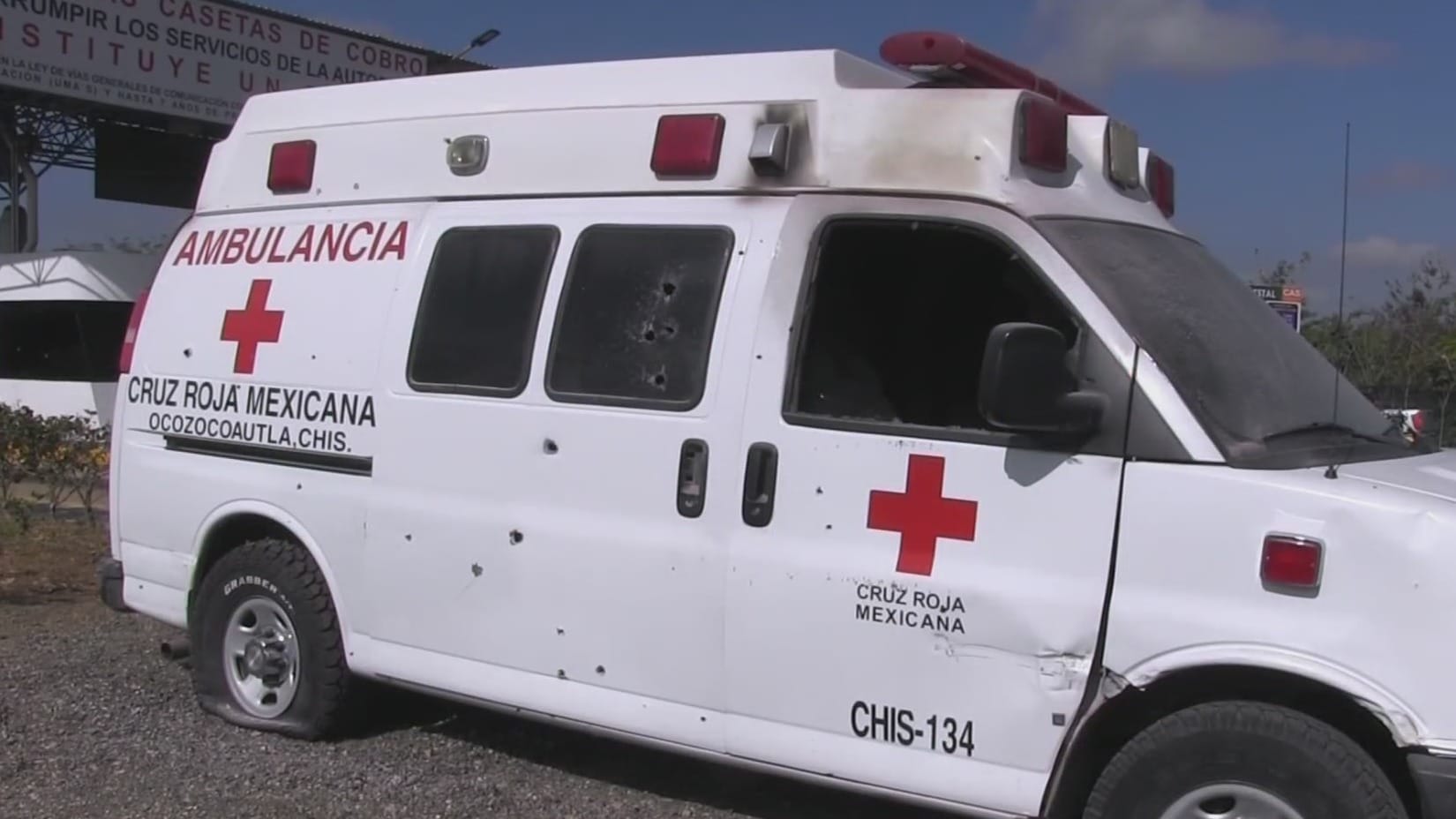 ambulancia de las cruz roja recibe mas de 35 balazos