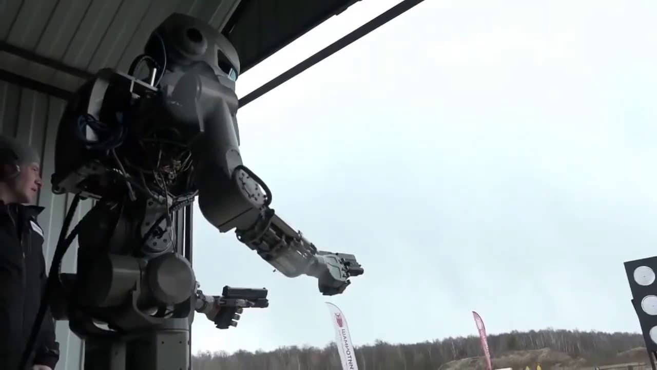 Robots que pelean del Ejército de Rusia que invade Ucrania