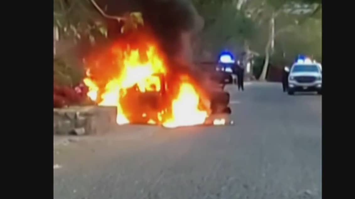 auto se incendia en la carretera comala villa de alvarez colima