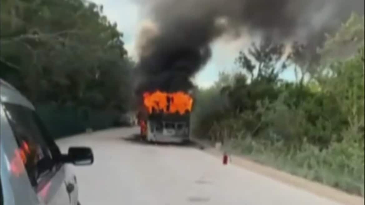 autobus se incendia en zona hotelera de cancun