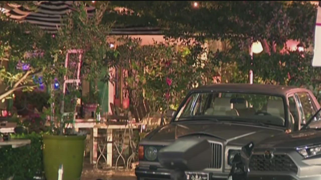 automovilista choca contra restaurante en florida