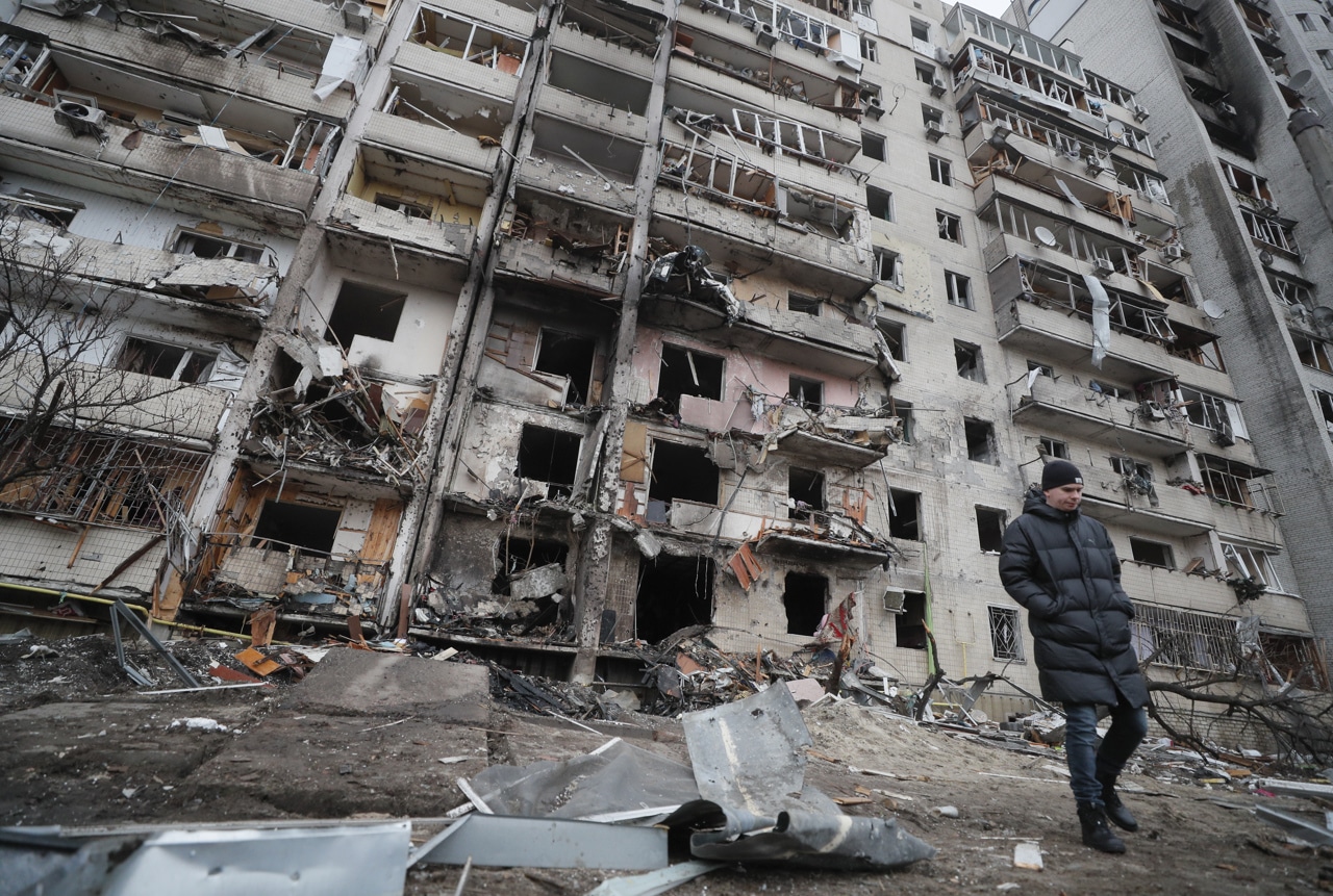 Periodista descubre que su casa fue bombardeada en Ucrania