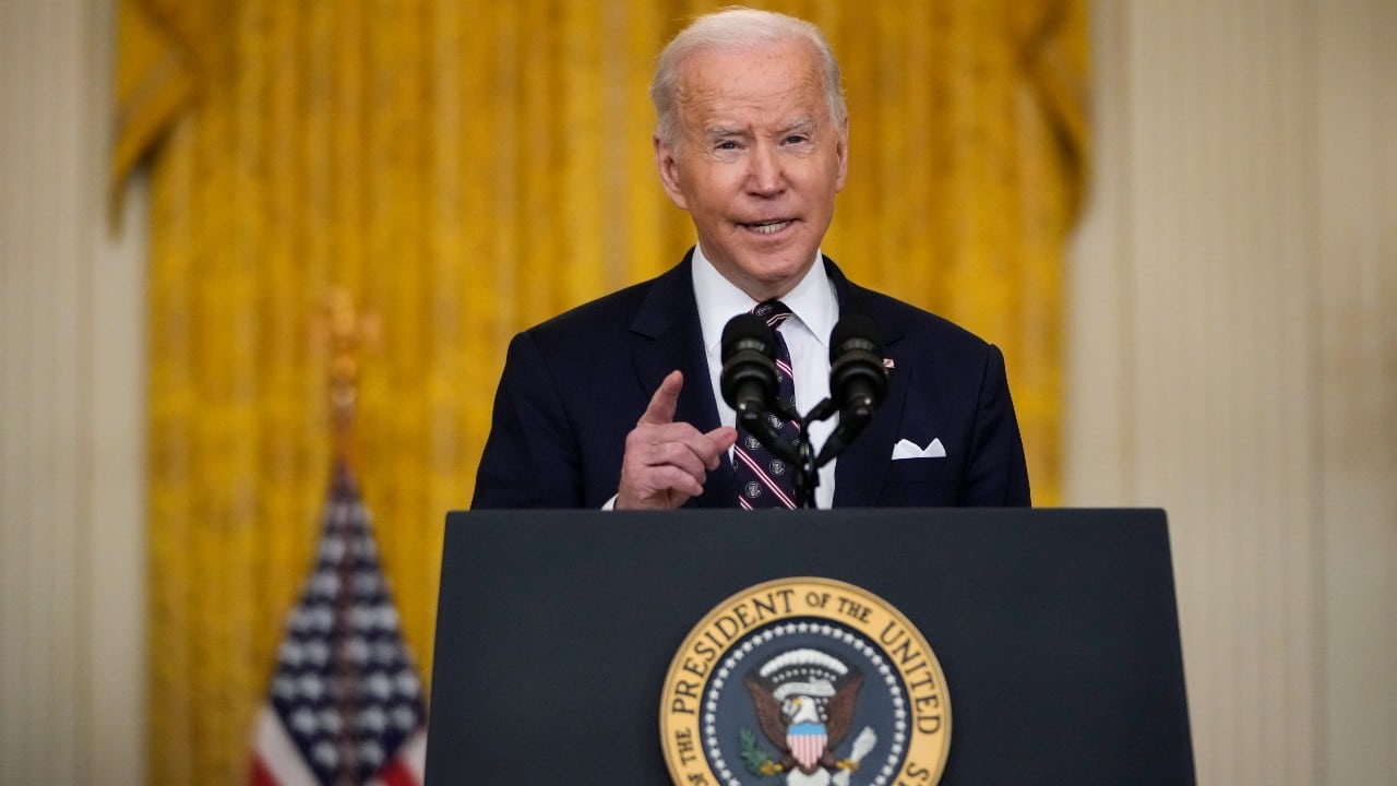 Biden anuncia sanciones a Rusia y transferencia de soldados estadounidenses a los países bálticos