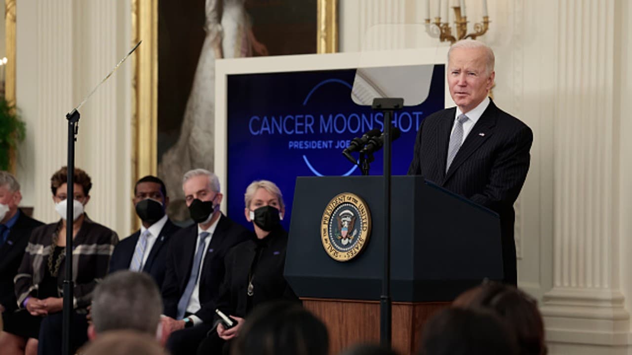 Biden impulsa iniciativa contra el cáncer y disminuir su mortalidad en un 50%