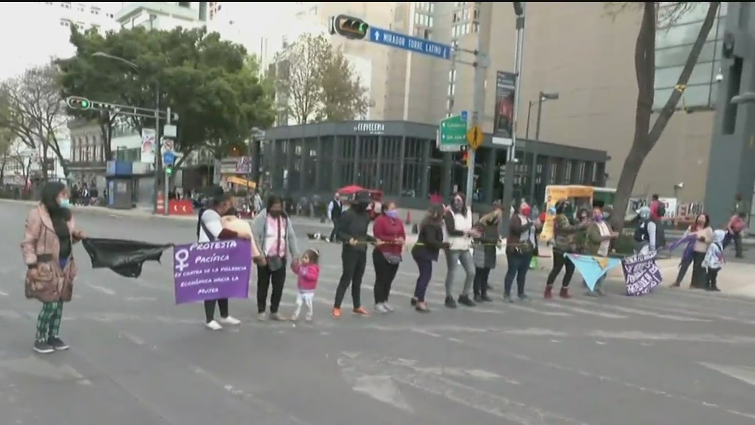 bloqueo en avenida juarez cdmx provoca caos vial