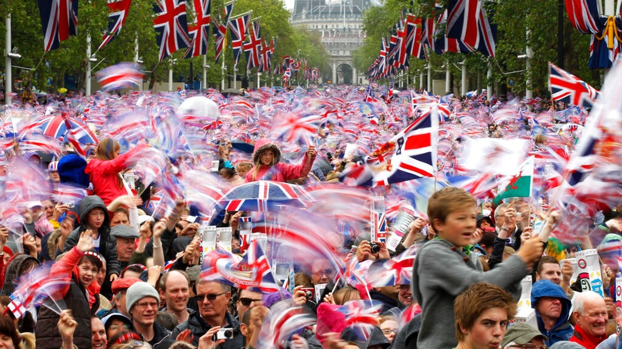 Británicos rinden homenaje a la reina Isabel II, reconocida por integridad, honestidad y estabilidad