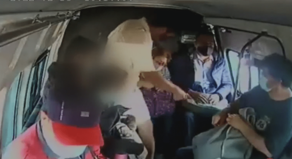 Ladrones apuntan a hombre y niña durante asalto en Tlalnepantla