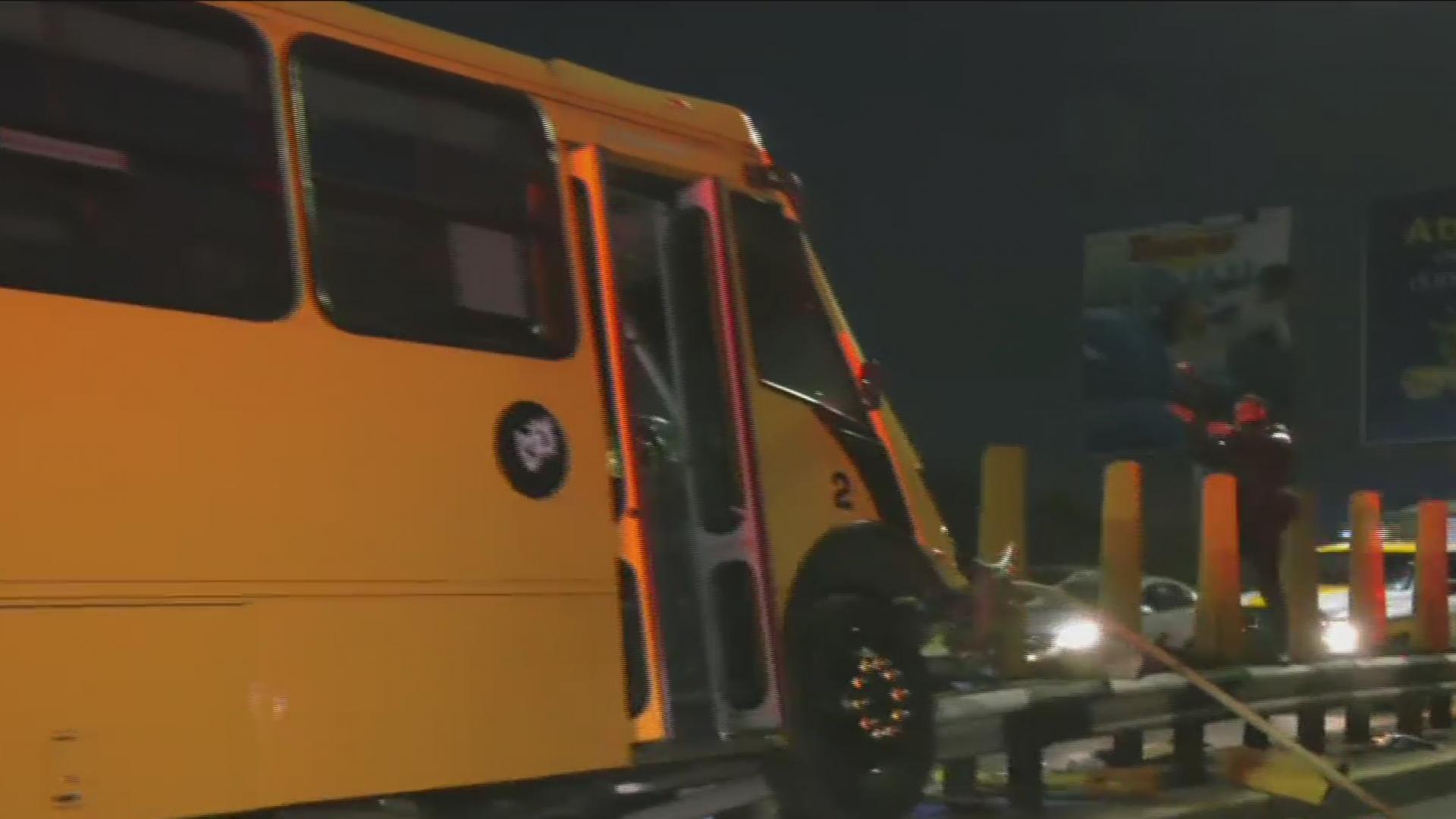 choca autobus escolar en circuito interior y calzada mexico tacuba no hay lesionados