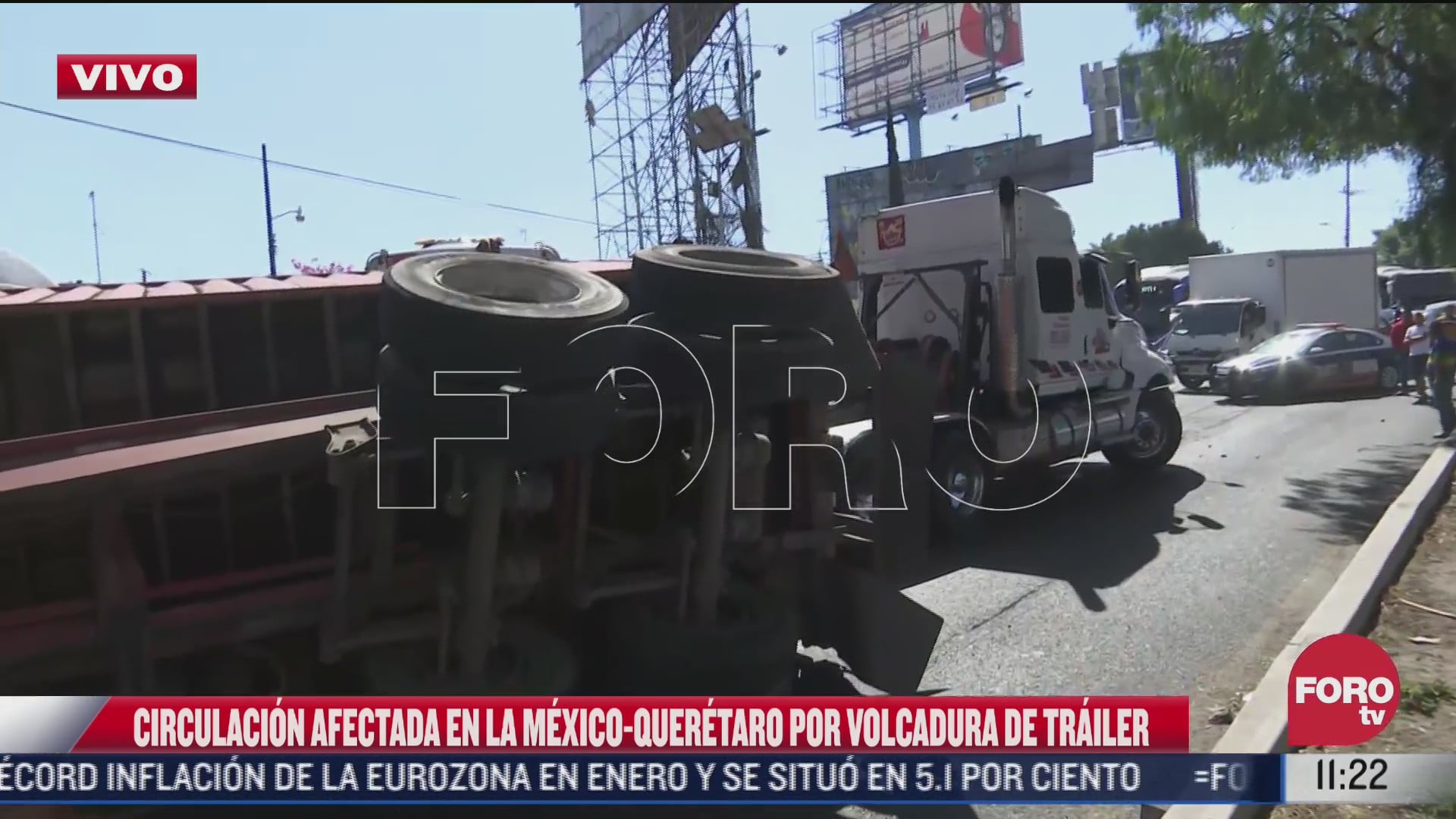 circulacion afectada en la mexico queretaro por volcadura de trailer