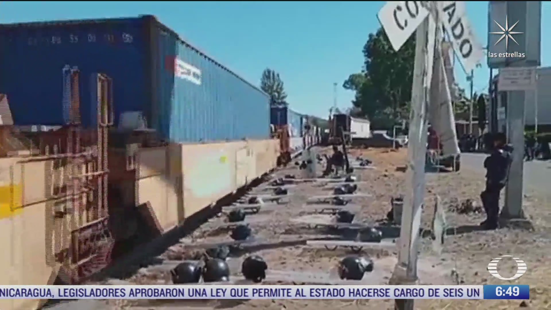 cnte se enfrenta a policia en michoacan que impedia bloqueo de vias de ferrocarril