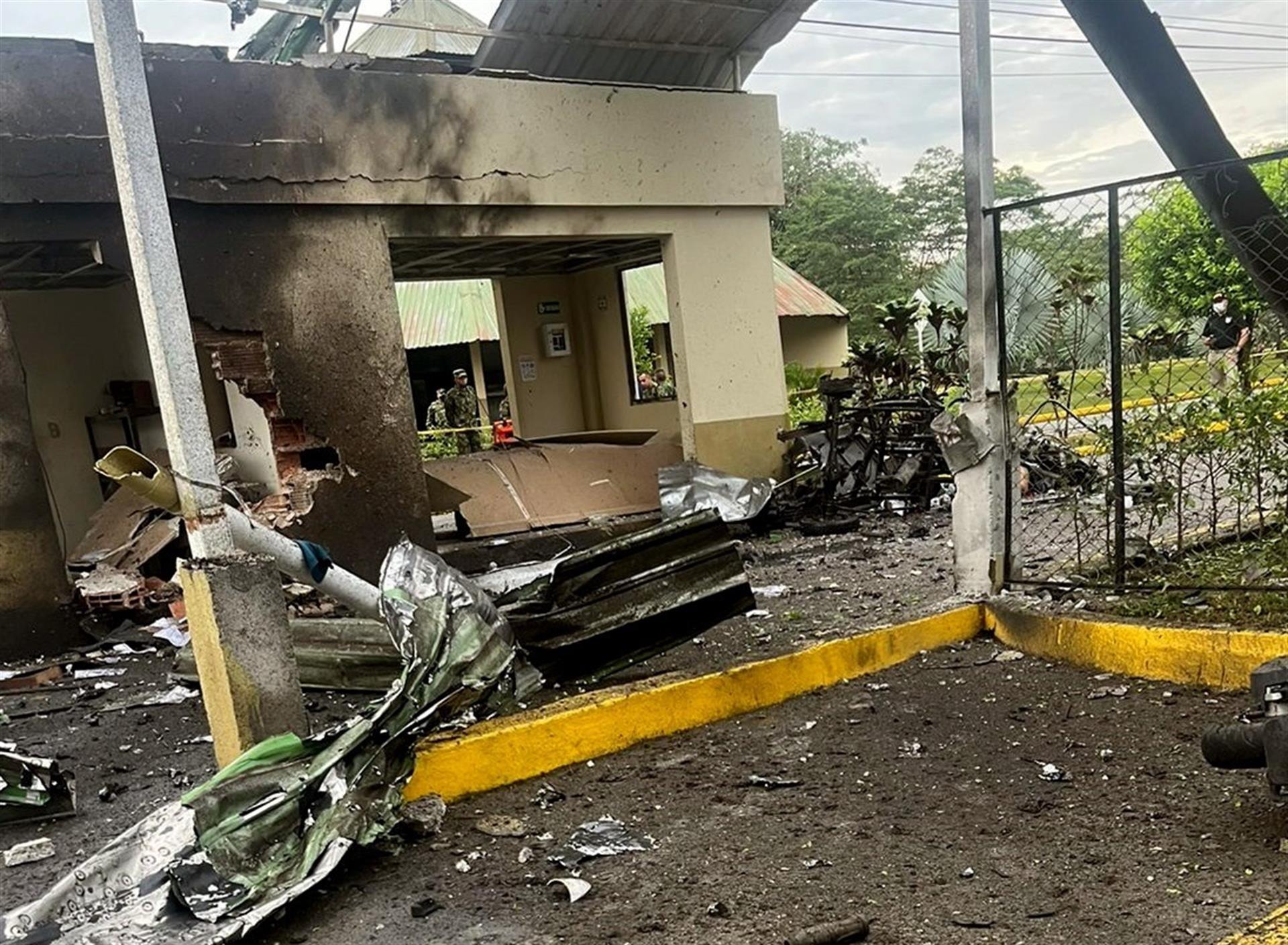Destrozos causados por una explosión en el Batallón de Infantería N.21 en el departamento del Meta, Colombia (EFE)