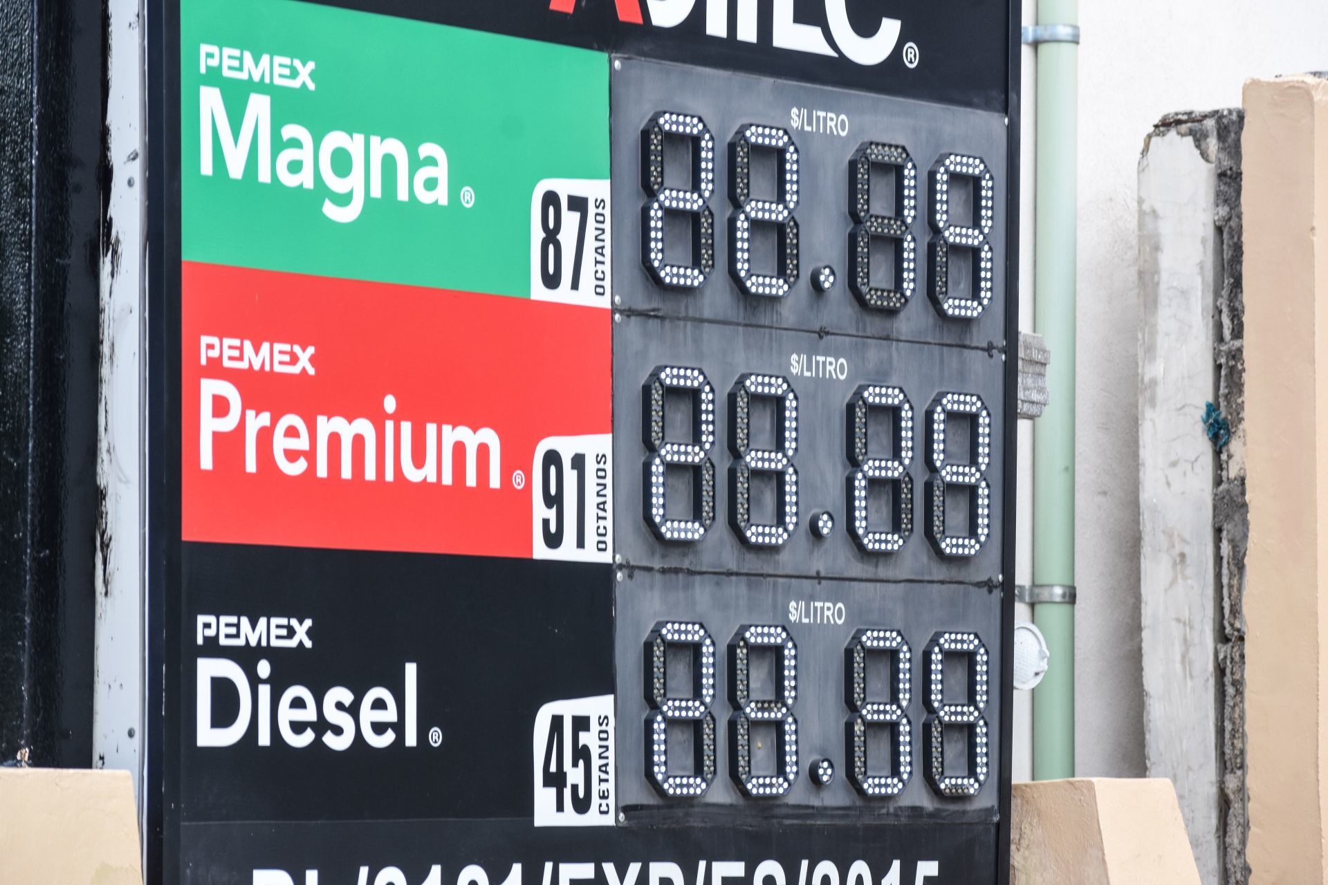Hacienda retira impuesto a la gasolina Magna