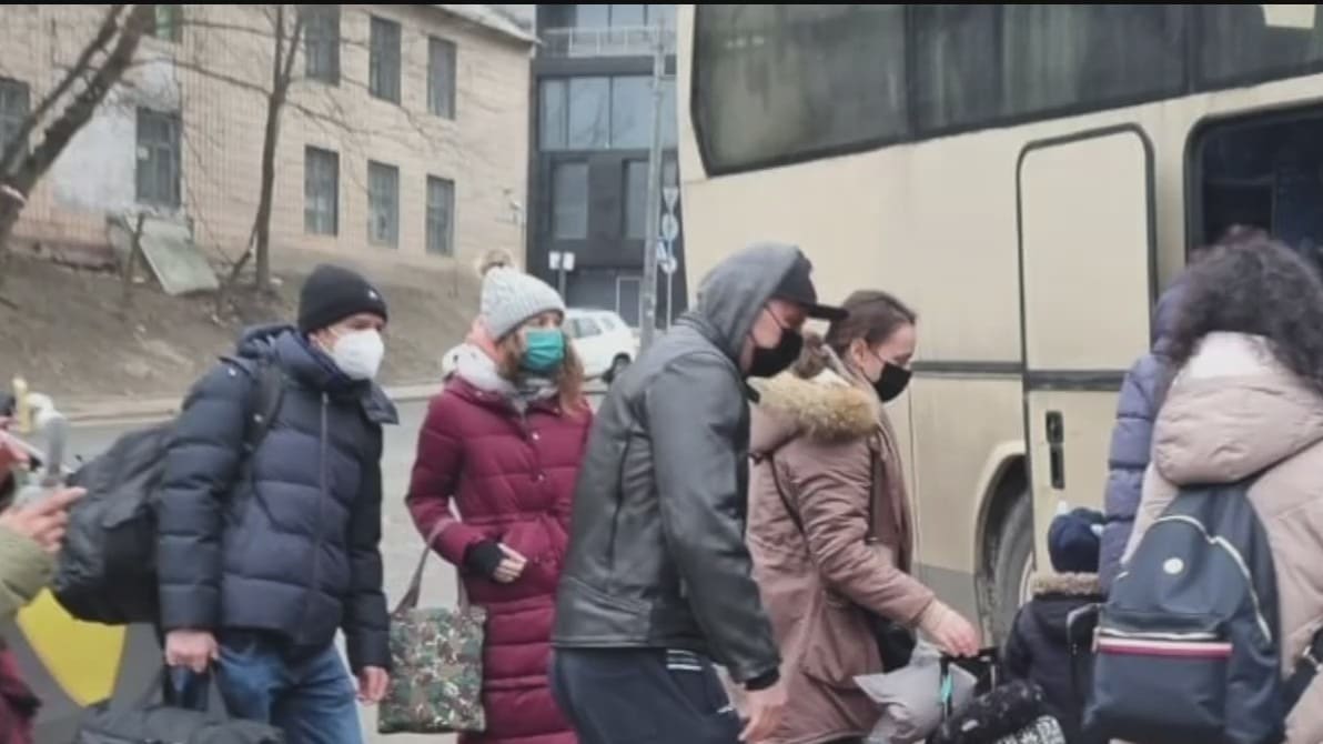 decenas de mexicanos salieron de kiev ucrania