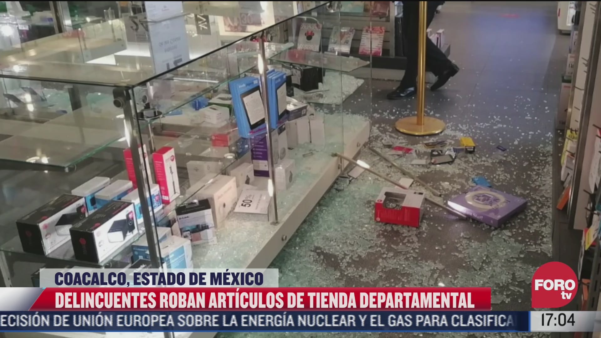 Delincuentes asaltan tienda departamental en Coacalco; rompen cristales y se llevan artículos