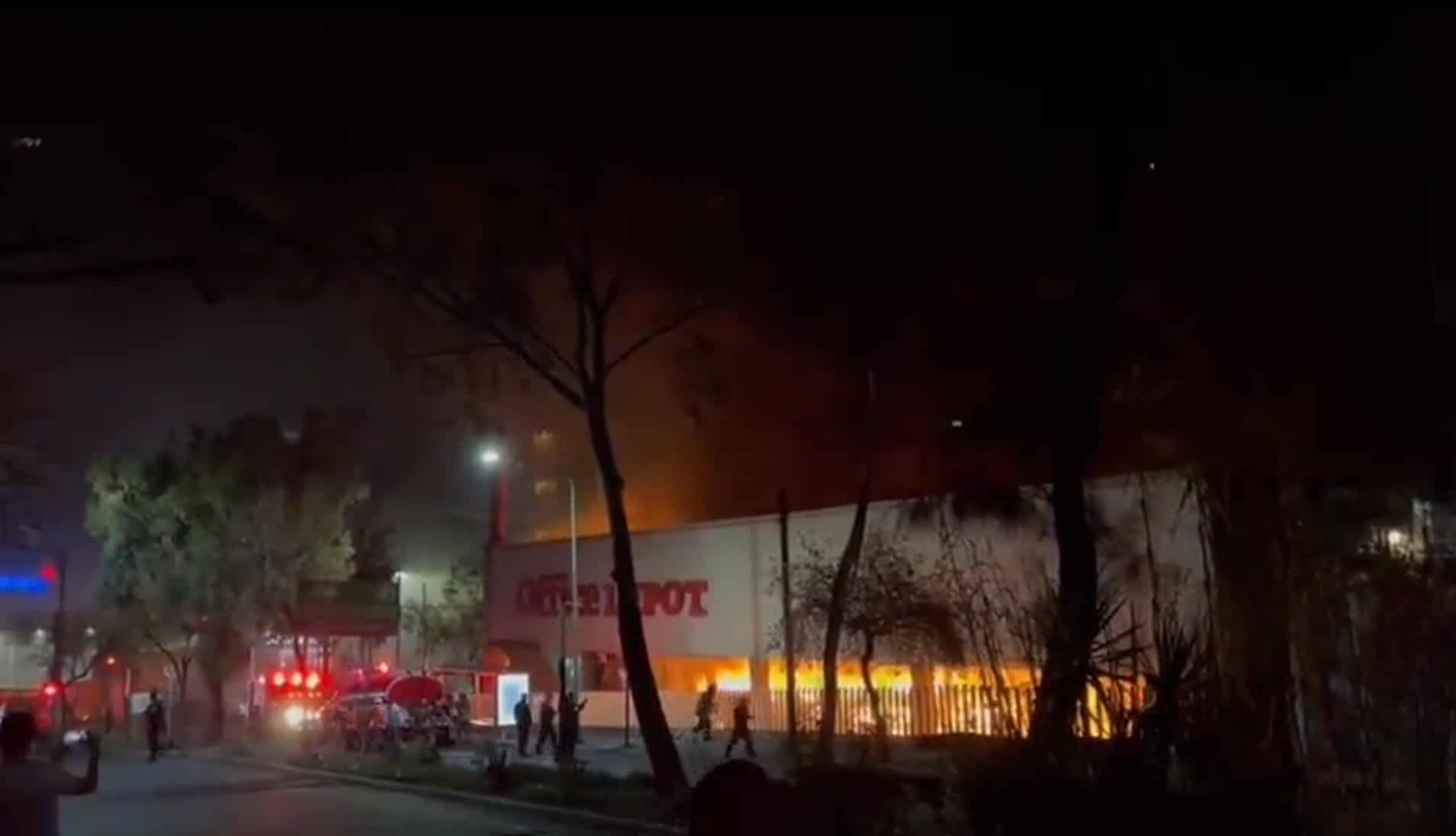 desalojan a por lo menos 100 personas tras incendio en local comercial de alvaro obregon