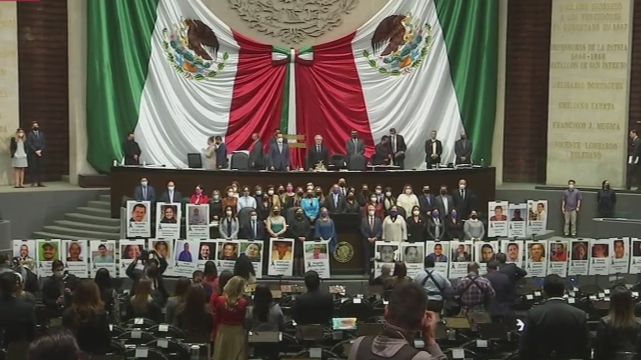 diputados muestran fotografias de periodistas asesinados en mexico