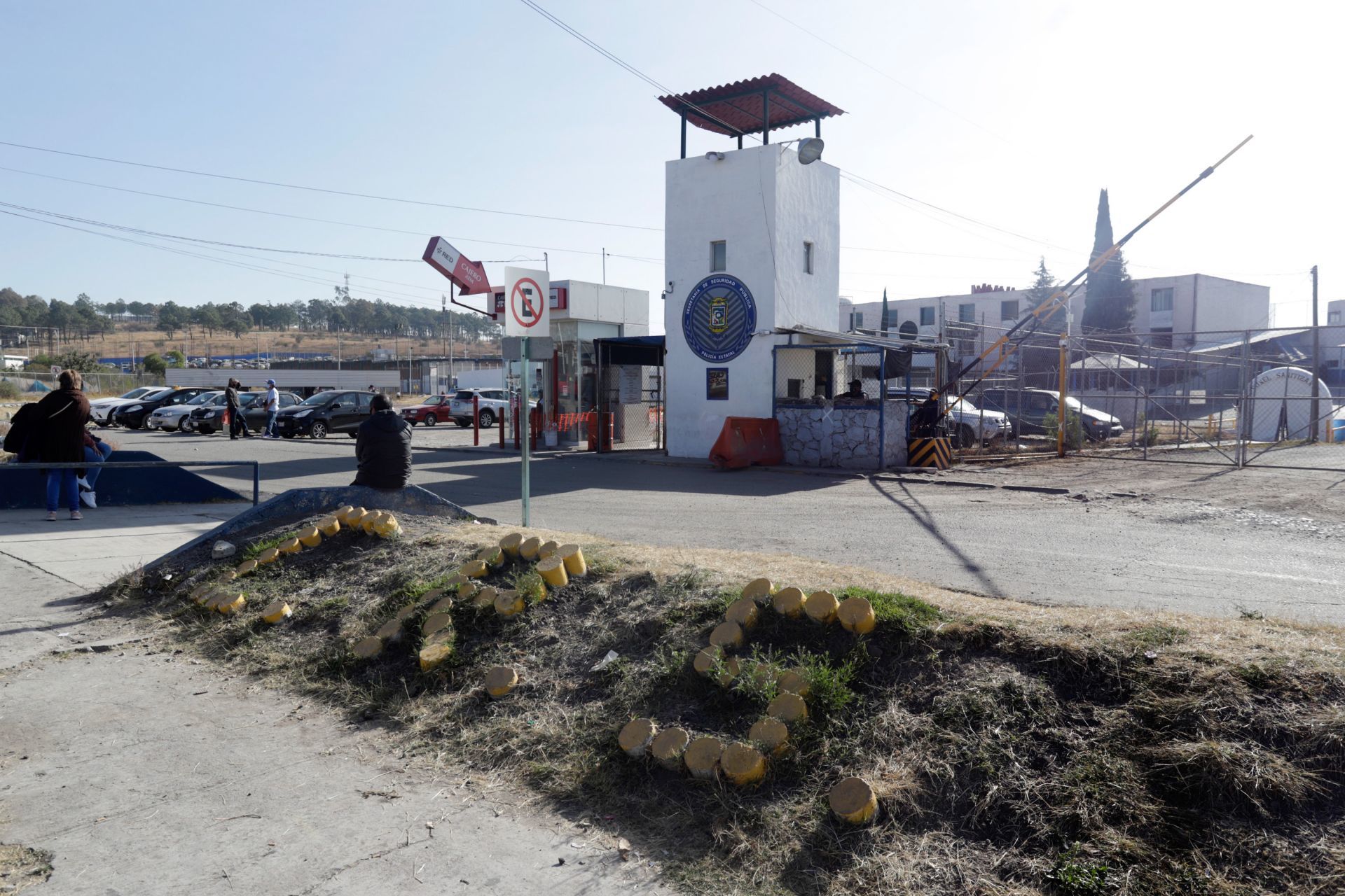 Dos reos mueren intoxicados tras beber alcohol adulterado en penal de Puebla
