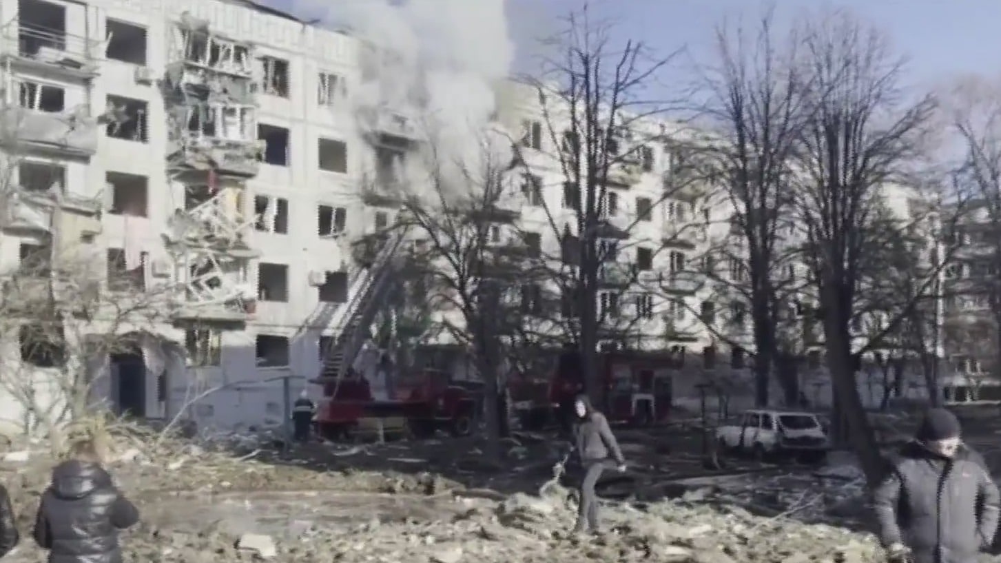 fuerzas ucranianas derriban avion ruso en kiev hay tres lesionados