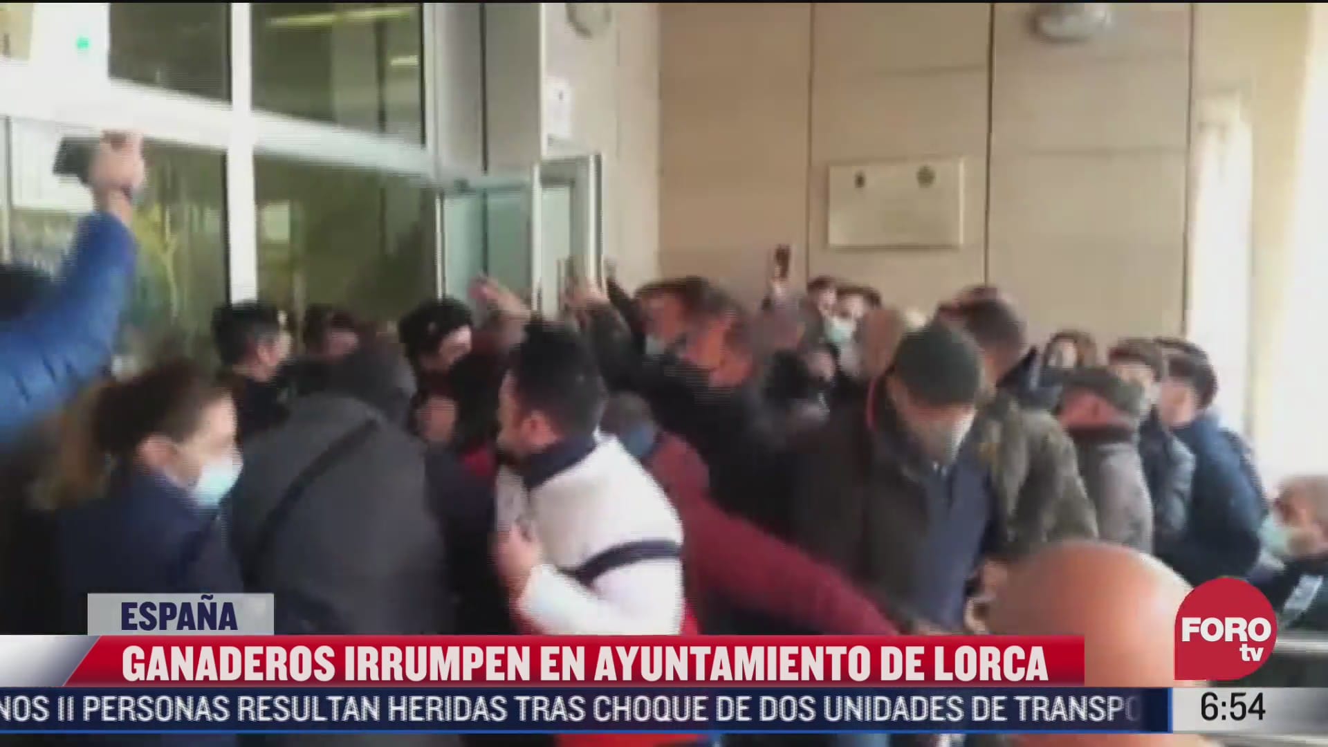 ganaderos irrumpen en ayuntamiento de lorca espana