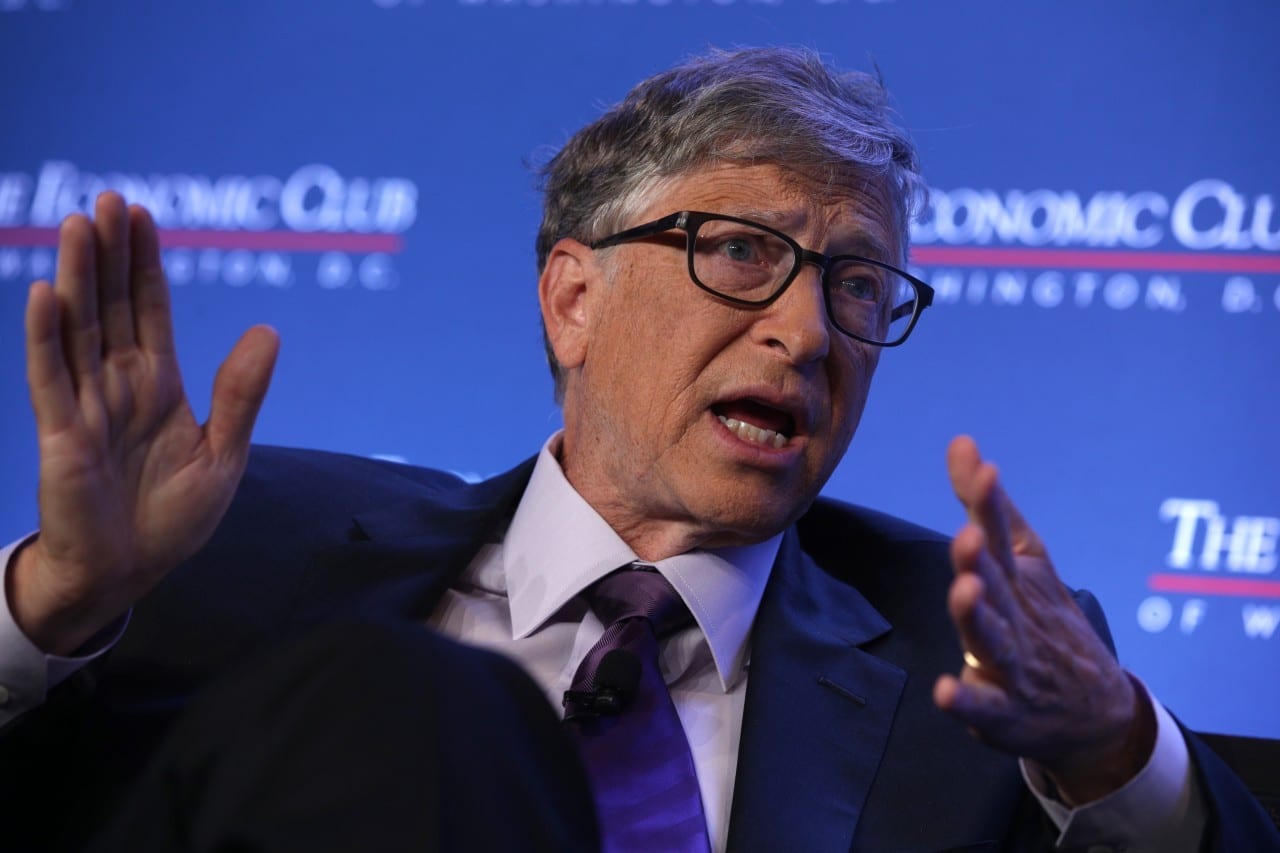 Bill Gates cree que ómicron podría ser el fin de la pandemia